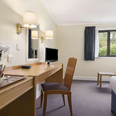 Days Inn Стаффорд Экстерьер фото