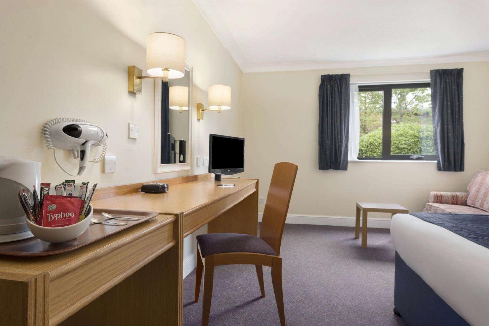 Days Inn Стаффорд Экстерьер фото