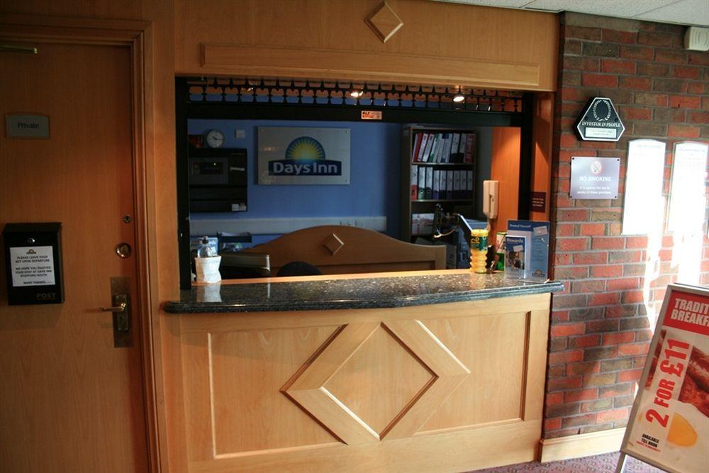 Days Inn Стаффорд Экстерьер фото